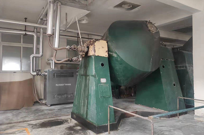 碳酸鋰雙錐回轉(zhuǎn)真空干燥機控溫